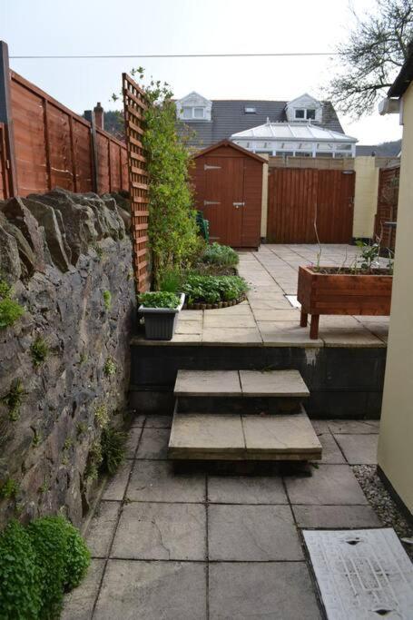 Entire 3 Bedroom House Near Caerphilly Station Exterior foto